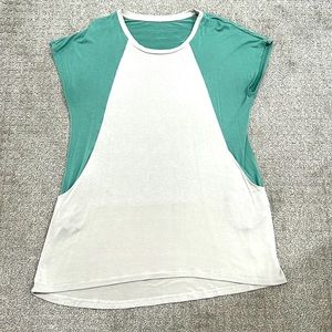 Logo by Lori Goldstein Tunic Style Top, size Med